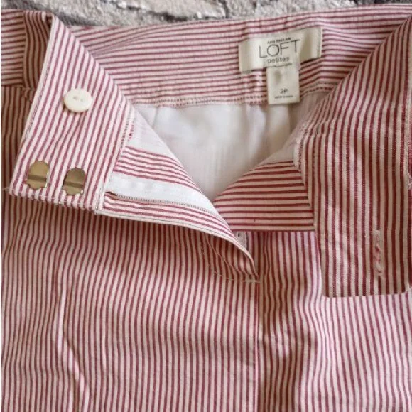 LOFT Mini Skirt. Size 2P. - Picture 7 of 9